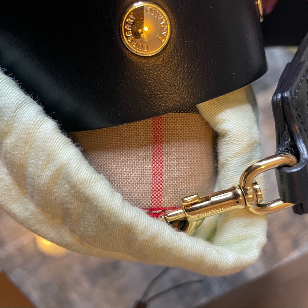 Authentic Burberry Hackberry Crossbody - Picture 8 of 13